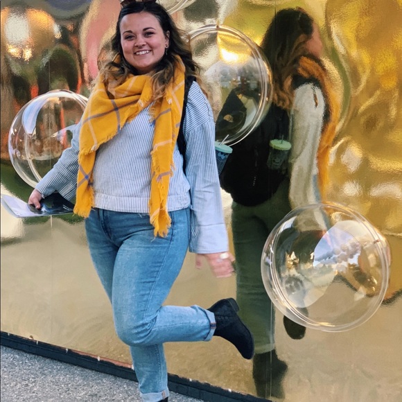 Meet your Posher - Picture 4 of 11